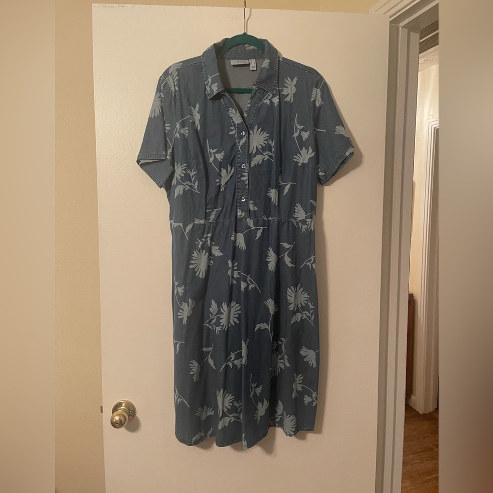 Denim Dress, Med. Never worn. - Picture 4 of 6